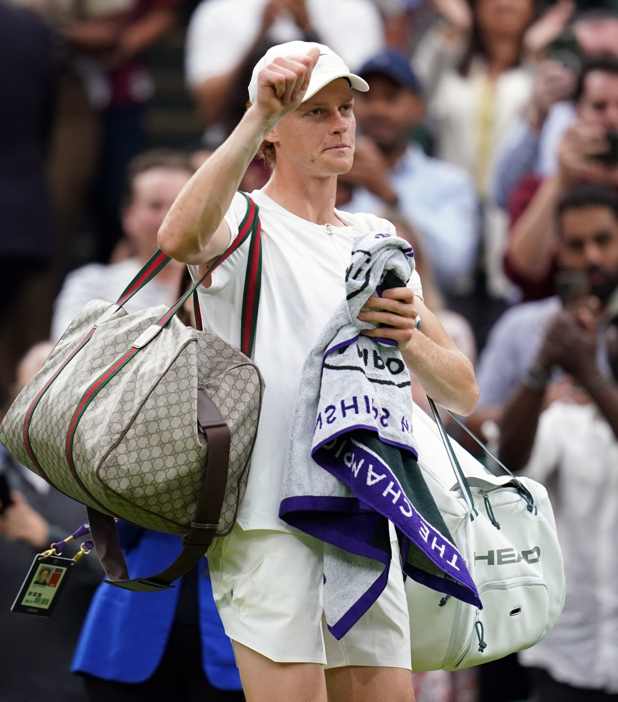 Jannik Sinner mit Gucci-Tasche in Wimbledon