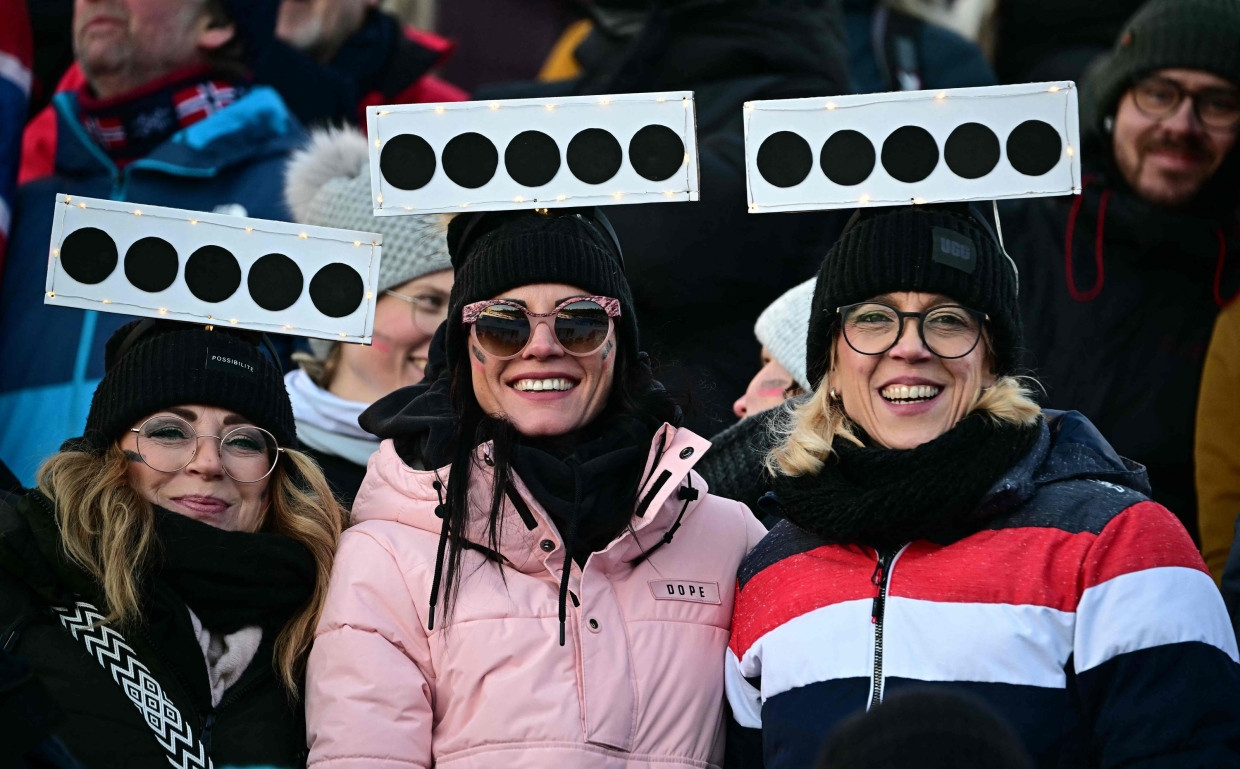 Der Karnevals-Faktor spielt ebenfalls eine Rolle: Bestens ausgestattete Biathlon-Zuschauerinnen