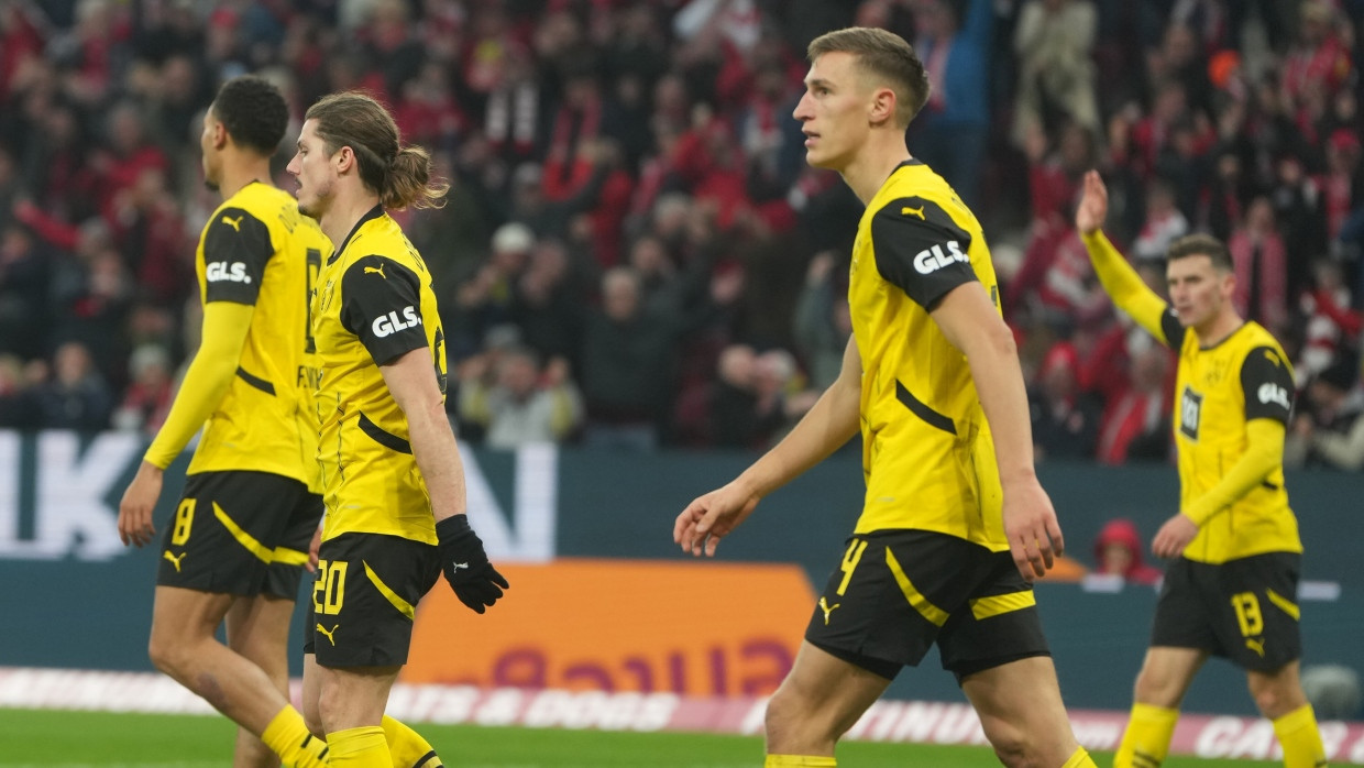 Einfach platt: Spieler von Borussia Dortmund