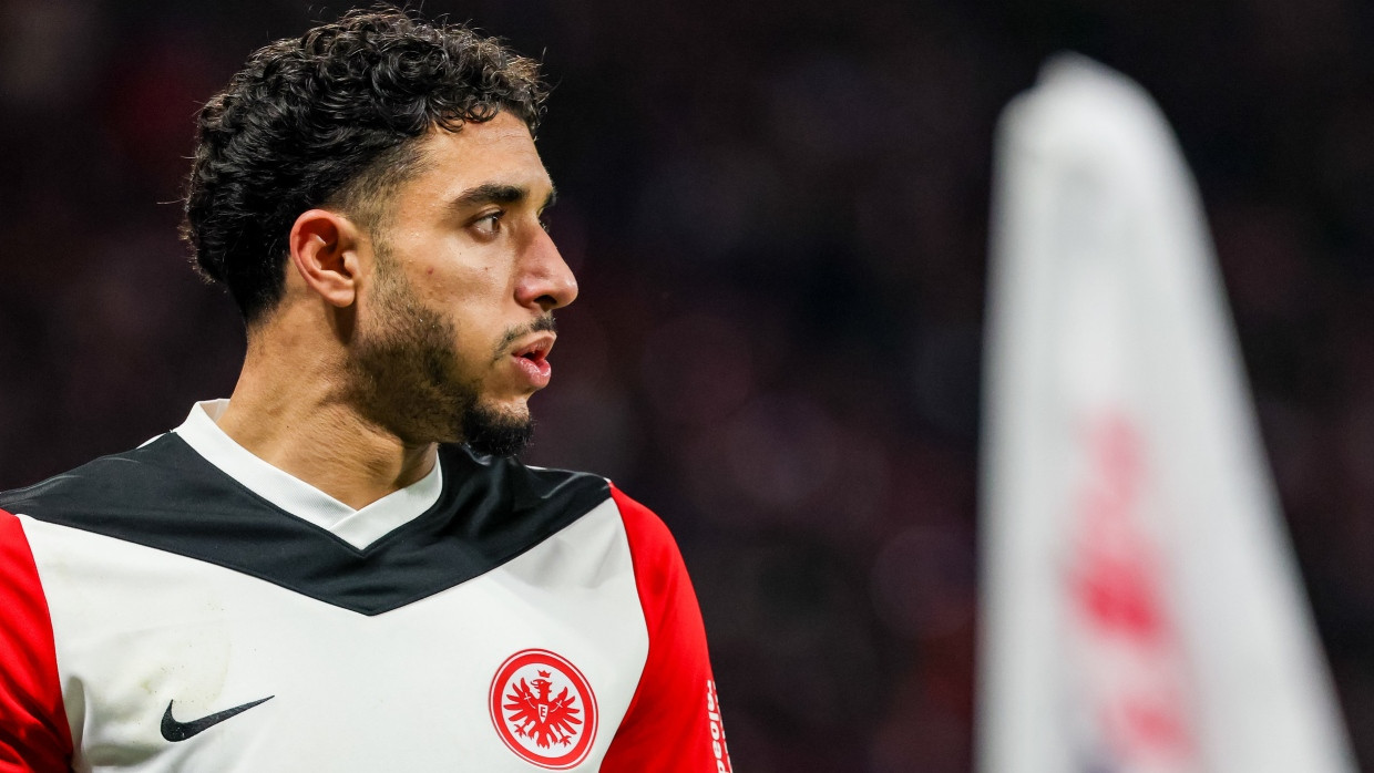 Träumt er sich schon nach Manchester? Omar Marmoush soll bei Pep Guardiolas Klub City hoch im Kurs stehen.