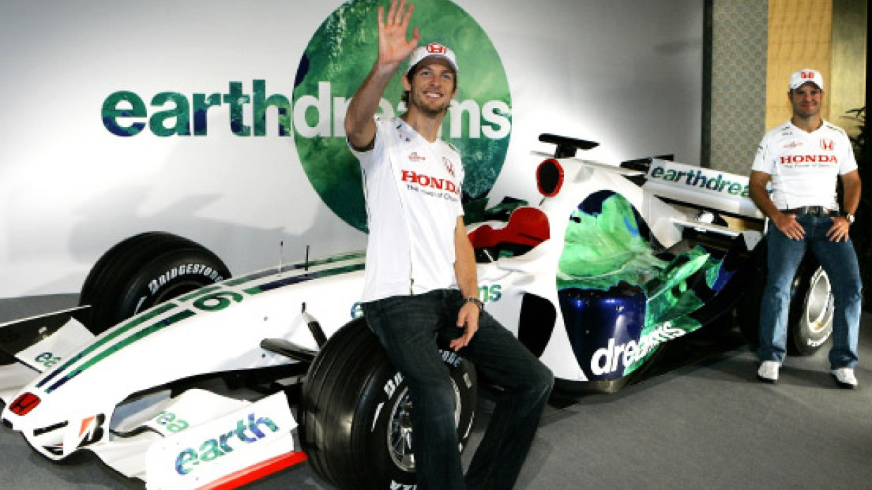 Jenson Button und Rubens Barrichello winken zum Abschied seines Rennstalls