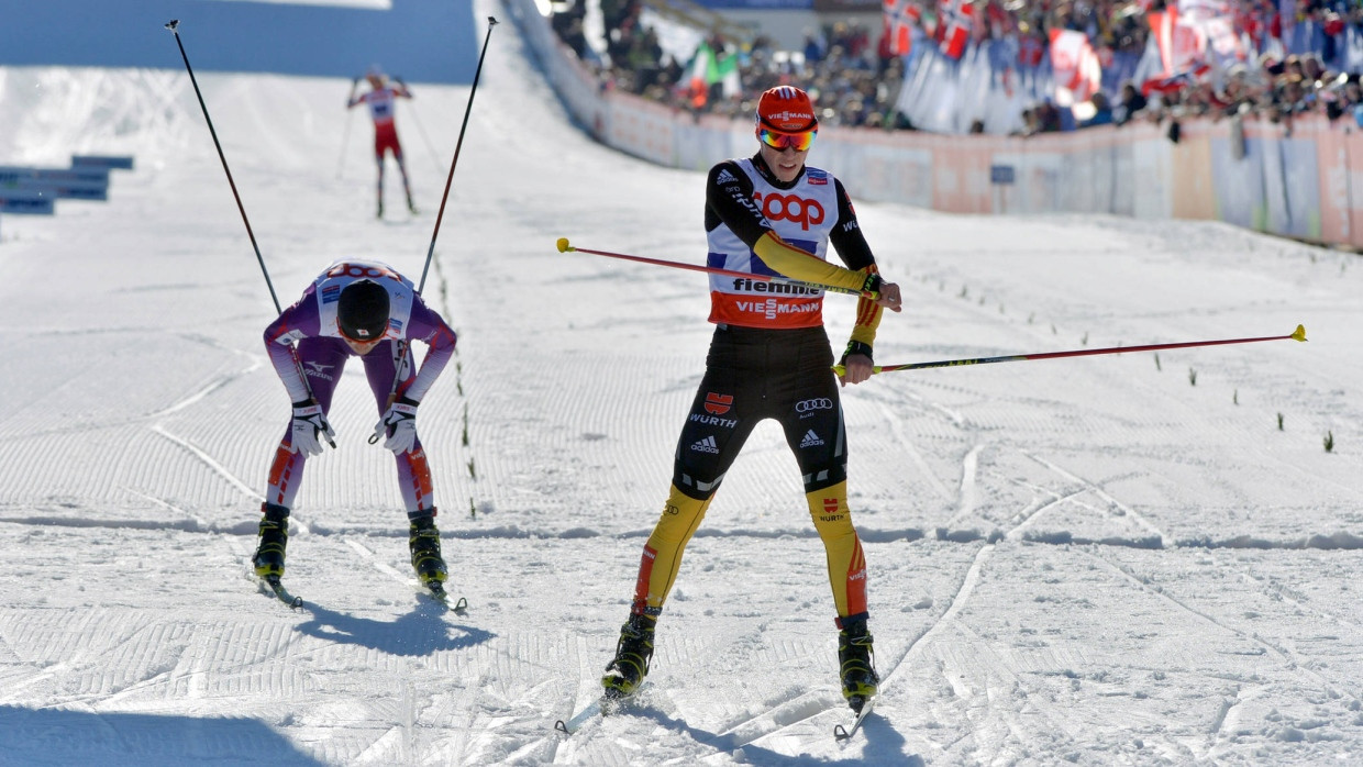 Das war noch einmal knapp: Frenzel (rechts) rettet die Bronzemedaille ins Ziel