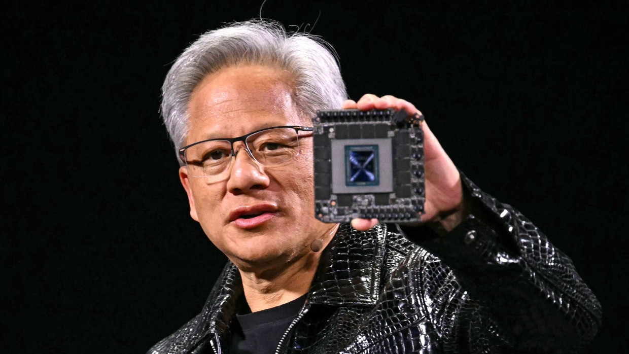 Nvidia-Chef Jensen Huang bei der Vorstellung eines neuen KI-Chips - doch werden sie zukünftig noch gebraucht?