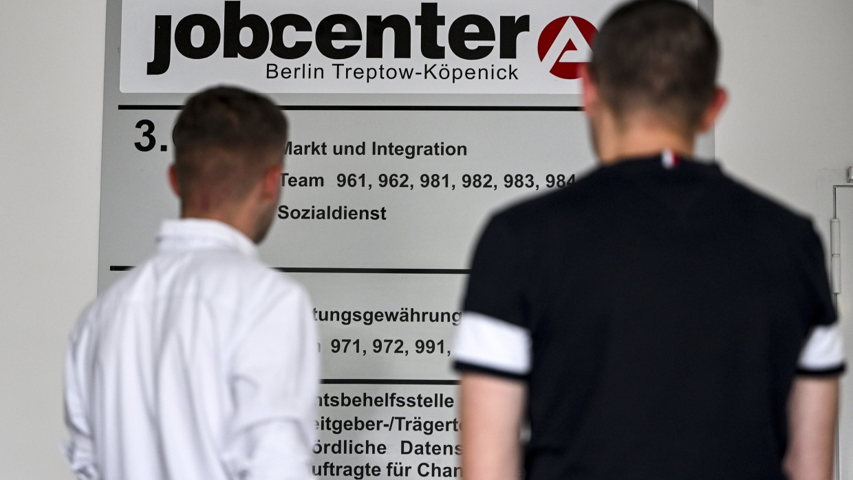 Jobcenter in Berlin: Blockiert das Bürgergeld den Arbeitsmarkt?