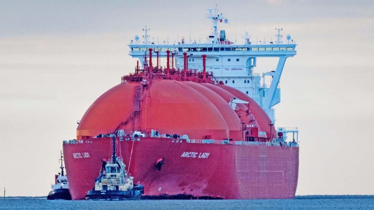 Flüssiggas für das Land: der LNG-Tanker Arctic Lady auf dem Weg zum Energieterminal in Sassnitz-Mukran