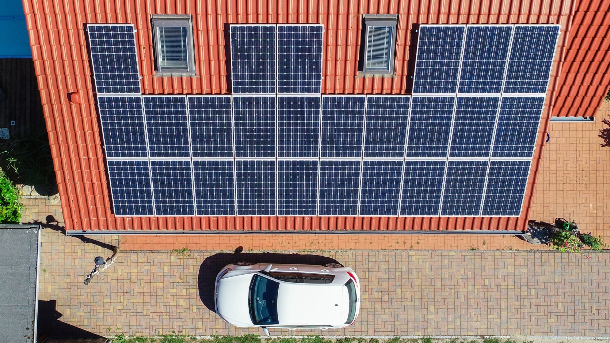 Der Ausbau von Photovoltaik könnte künftig für stärkere Schwankungen beim Strompreis sorgen.