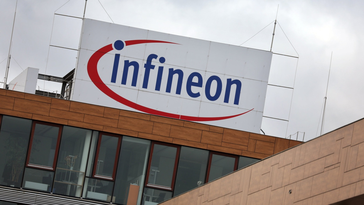 Das Infineon-Logo am Hauptsitz im Süden von München