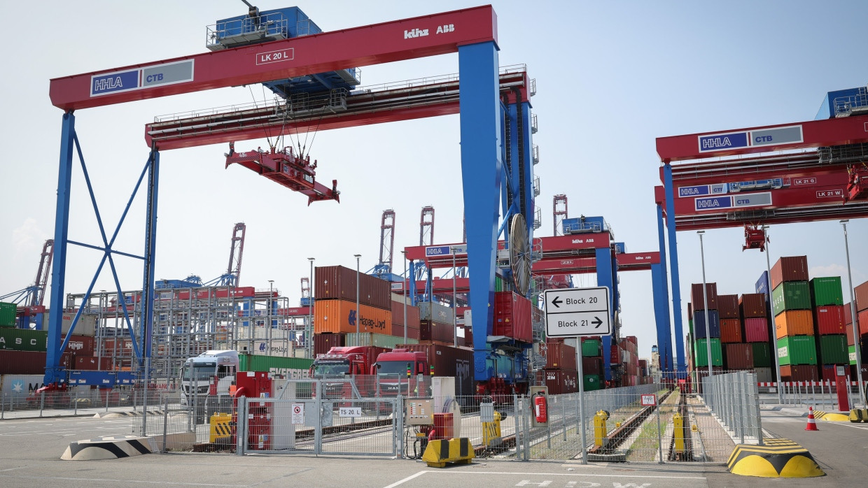 Drehkreuz für die Weltwirtschaft: Umschlagplatz für Container am Hamburger Hafen