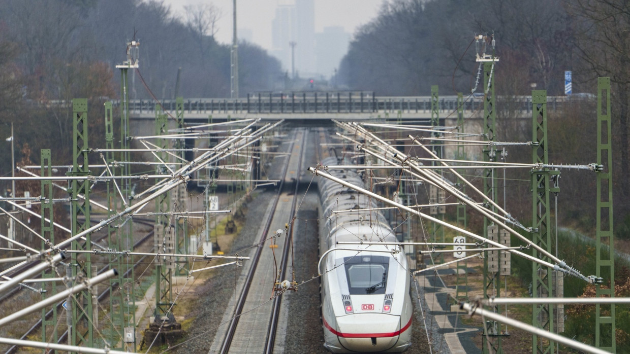 Die viel befahrene Riedbahn zwischen Frankfurt und Mannheim ist vorerst fertig saniert.