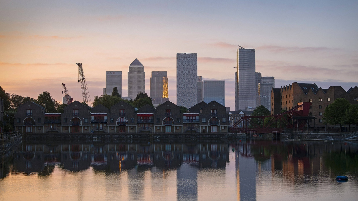 Ein Blick aufs Finanz- und Geschäftsviertel Canary Wharf im Osten Londons