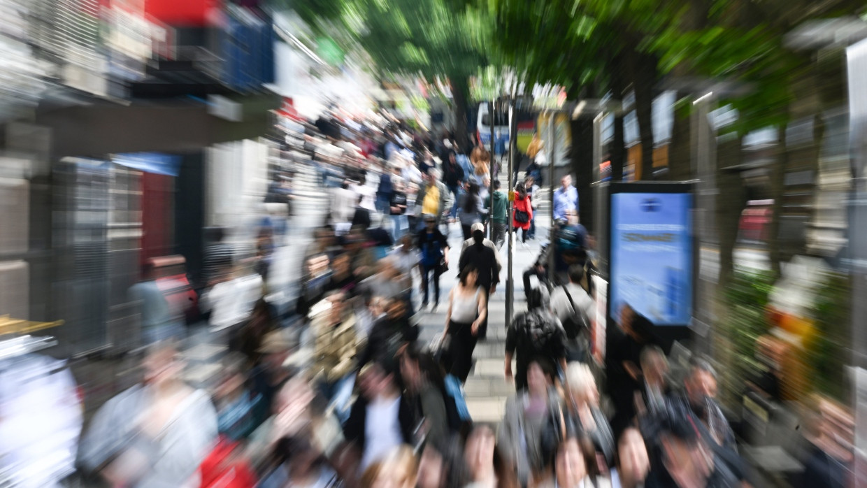 Verunsichert: Deutsche Konsumenten geben aktuell nur ungern Geld aus.