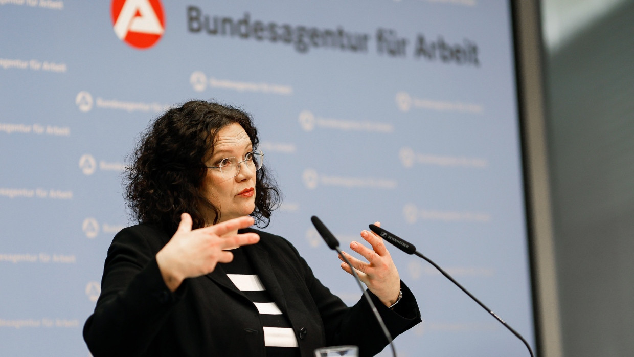 Die Zahlen, die Agenturchefin Andrea Nahles (hier im Januar) verkünden muss, verschlechtern sich.