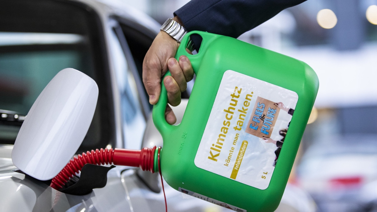 Die FDP lehnt ein Verbrennerverbot ab, weil das auch die Einführung von E-Fuels verhindern würde.