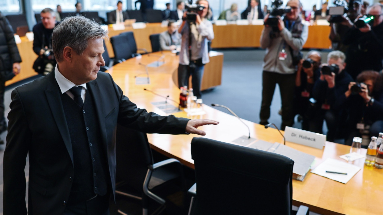 Wirtschaftsmininster Robert Habeck vor dem Untersuchungsausschuss zum Atomausstieg am Donnerstag