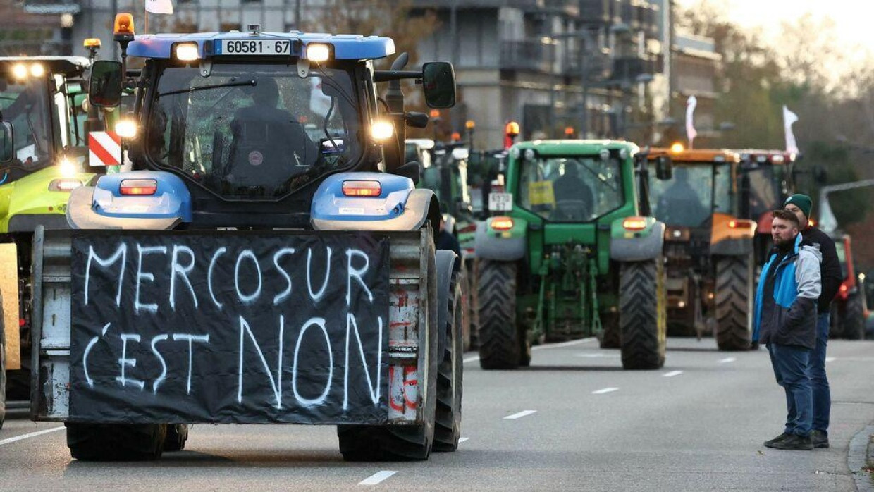 Bauernverbände in Frankreich protestieren gegen die Unterzeichnung des Mercosur-Vertrags.