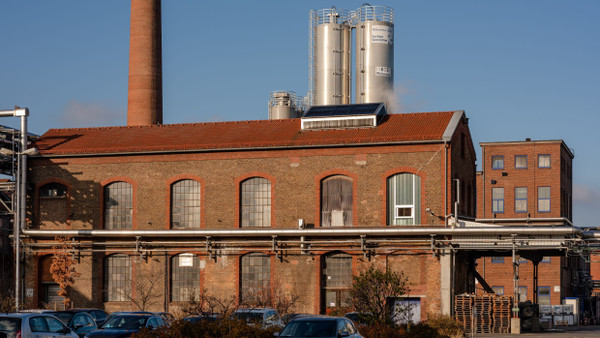 Standort mit Tradition: eine Fabrikhalle aus Backstein im Industriepark Fechenheim.