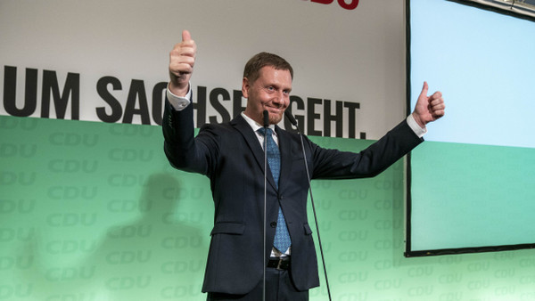 Michael Kretschmer bei seinem Auftritt auf der Wahlparty der CDU im Fraktionsraum im Landtag in Dresden