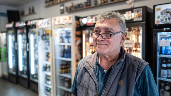 Ein Mann, ein Kultkiosk: Nazim Alemdar ist Inhaber des „Yok Yok“ in Frankfurt.