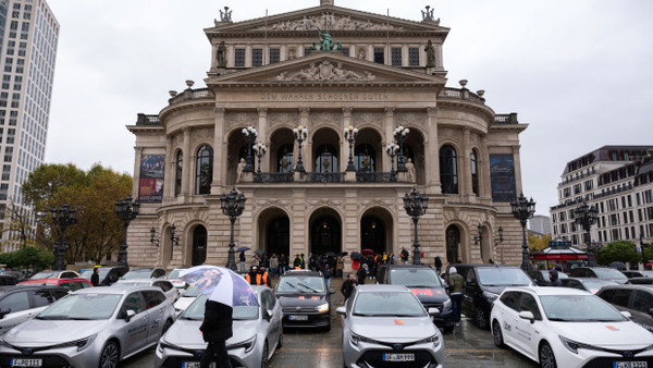 Nicht nur hohe Gebühren: Fahrer der Vermittlerunternehmen streiken am 18.November für faire Löhne und bessere Arbeitsbedingungen.