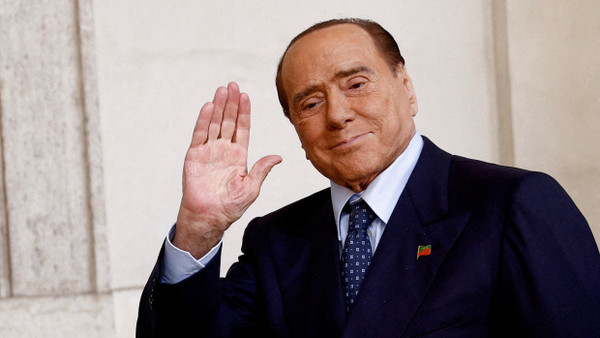 Bekommt für seine Verdienste eine Sonderbriefmarke: der ehemalige italienische Ministerpräsident Silvio Berlusconi, hier am 21. Oktober 2022 in Rom