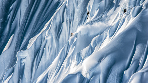 Schnee in seiner schönsten Form: Skiprofi Fabian Lentsch in Alaska