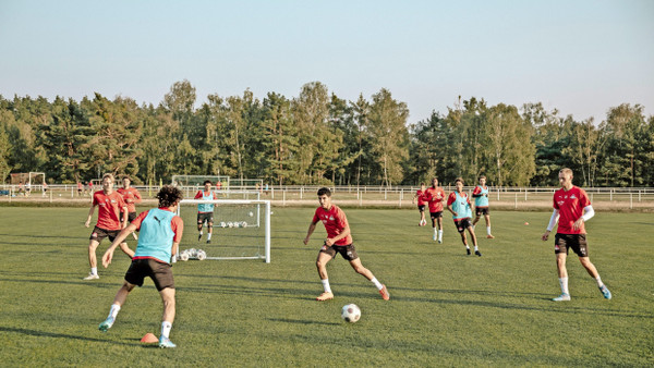 Mitten in Brandenburg: Training der ersten Mannschaft von Optik Rathenow.