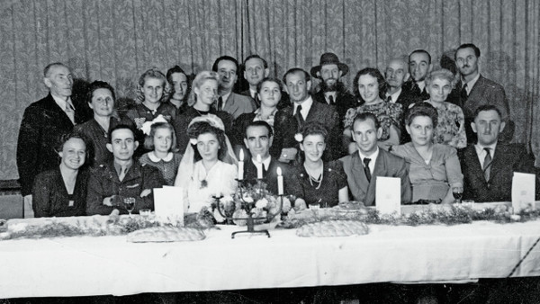 Hochzeit von Leokadia Justman und Józef Wiśnicki im Jahr 1946.