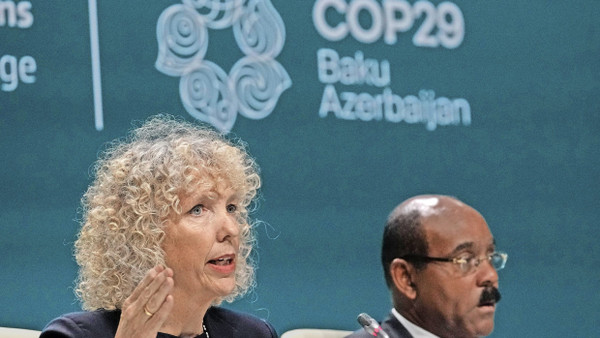 Pochen auf ihr Mandat: Die deutschen Verhandler um die Klimastaatssekretärin im Auswärtigen Amt, Jennifer Morgan, hier neben dem Ministerpräsidenten von Antigua und Barbuda, Gaston Browne, in Baku