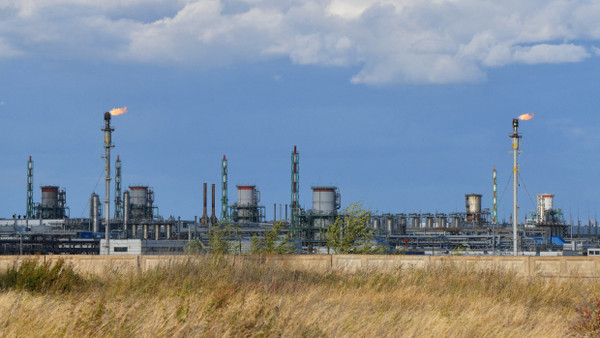 Blick auf ein Gazprom-Werk in der russischen Region Orenburg