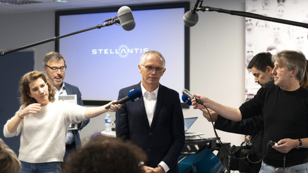 Stellantis-Chef Carlos Tavares in der vergangenen Woche beim Besuch einer Autofabrik in Frankreich.