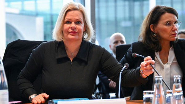 Bundesinnenministerin Faeser am Montag in der Sondersitzung des Innenausschusses im Bundestag