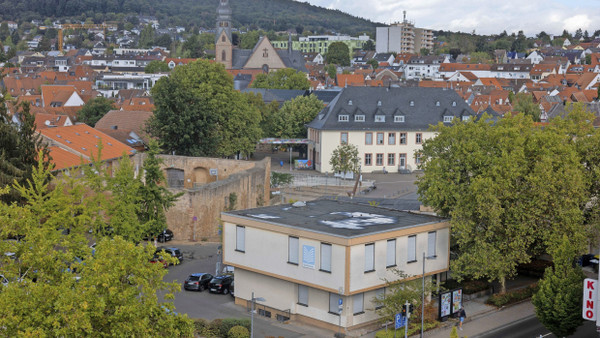 Planungsgebiet: Das Areal der leer stehenden Bücherei in Hofheim soll neu bebaut werden.