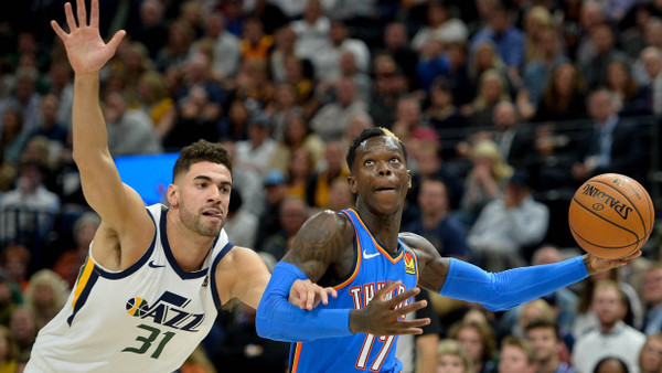 Hast du Töne? Georges Niang, damals bei Utah Jazz, und Dennis Schröder, der für Oklahoma City Thunder spielte, 2019