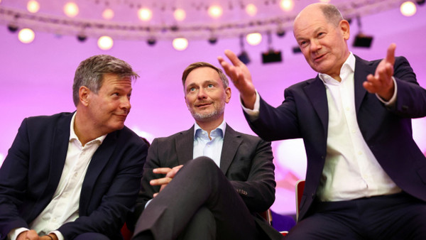 Haben sie ihrer Meinung nach ihre Pflicht bald erfüllt? Habeck, Lindner und Scholz im September in Berlin.