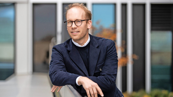 Maximilian Viessmann bei seinem Besuch im F.A.Z.-Tower in Frankfurt