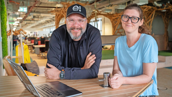 Erfolgreiches Team: Lexemo-Gründer Pascal Di Prima und KI-Expertin Nataliia Obraztsova im Frankfurter Tech Quartier