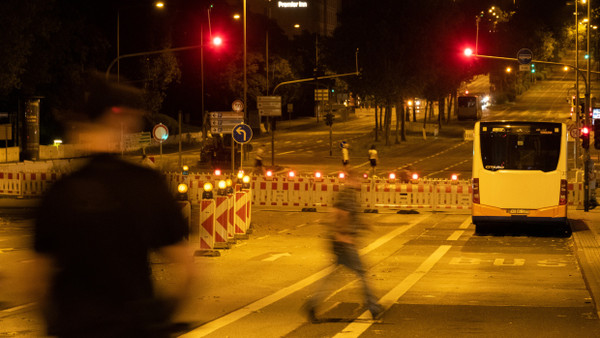 Plötzlich Baustelle: In Wiesbaden rechnet der Verkehrsdezernent Andreas Kowol mit rund 5000 Baustellen in 2025.