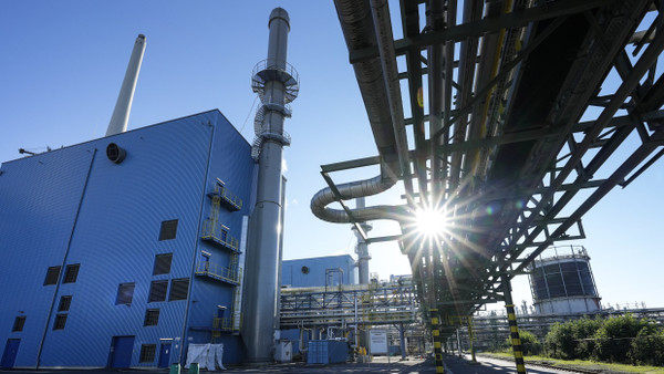 Der Chemiepark in Marl ist einer der wichtigsten Evonik-Standorte - aber auch einer, bei dem Stellenstreichungen bevorstehen.