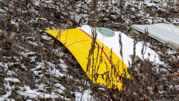 Teil des nahe Vilnius verunglückten Frachtflugzeugs