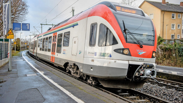 Lässt zu oft auf sich warten: Regionalbahn der Rheingaulinie im Bahnhof Hattenheim