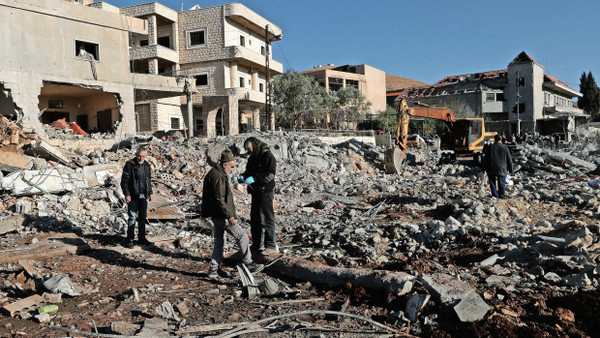 Die Hoffnung liegt in Trümmern: Eine Rettungs- und Suchaktion am Freitag in Baalbek im Osten Libanons