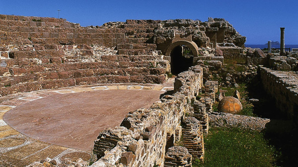 Südlich von Pula auf Sardinien liegt die Ruinenstadt Nora. Die Stadt wurde um 1000 v. Chr. als Flottenstützpunkt der Phönizier gegründet.