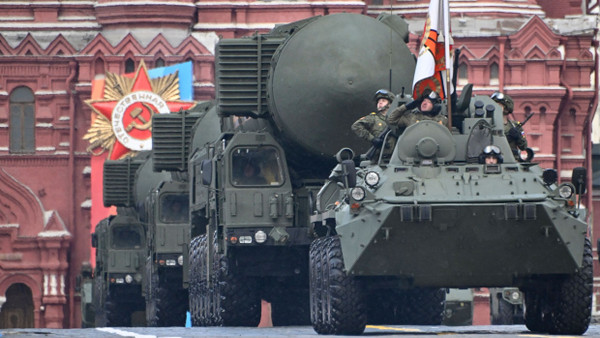 Eine russische Interkontinentalrakete auf einer Militärparade im September 2024 in Moskau