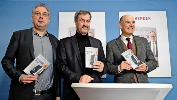 Der Journalist Volker Resing, CSU-Chef Söder und der Verleger Manuel Herder am Freitag in Berlin