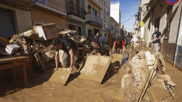 Aufräumen in Paiporta, Spanien