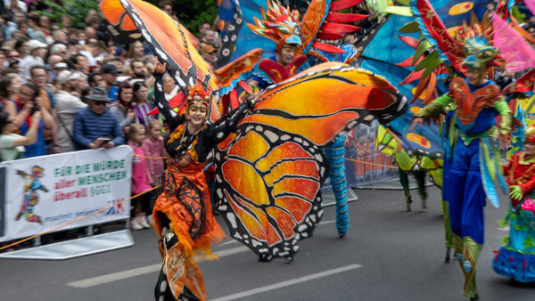 Multikulturelle Harmonie beim Karneval der Kulturen in Berlin