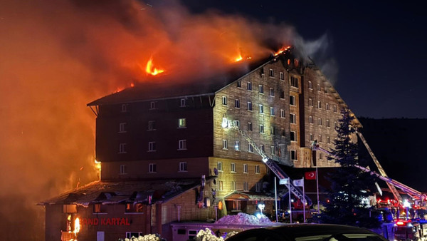 Feuer mit vielen Toten im Skigebiet Kartalkaya in der Türkei