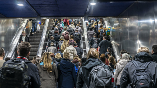 Ein Graus: Rolltreppen nur für Stehende.