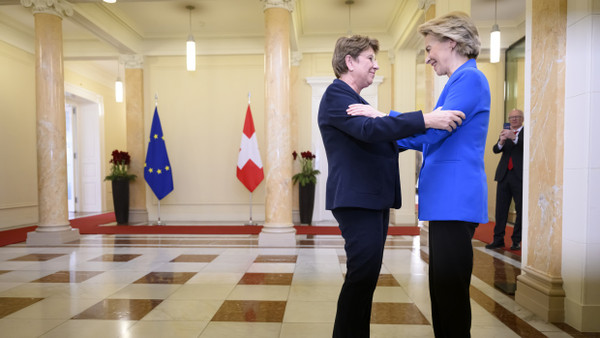 Die Schweizer Bundespräsidentin Viola Amherd und EU-Kommissionspräsidentin Ursula von der Leyen am Freitag in Bern