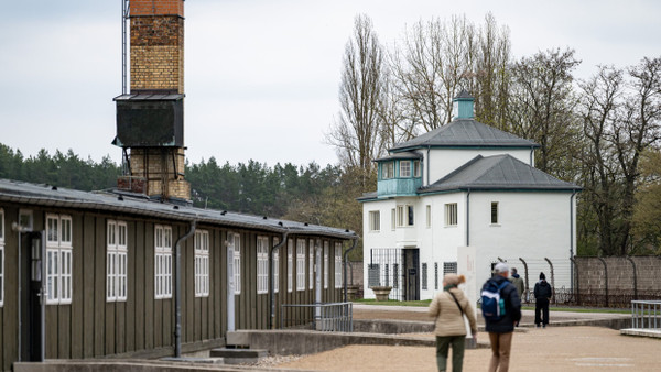 Besucher in der Gedenkstätte Sachsenhausen: In dem Konzentrationslager wurden zehntausende Menschen ermordet.